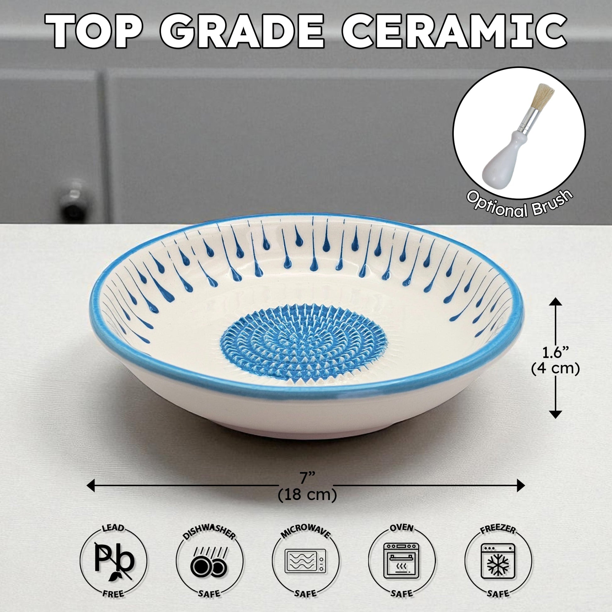 Ceramic garlic grater bowl with blue decorative rim on a gray background, featuring dimensions and safety icons.